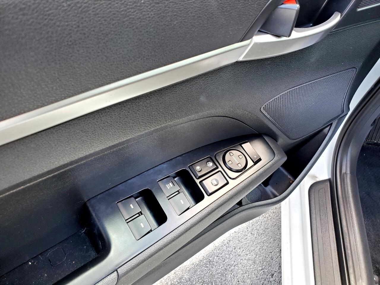 Hyundai Elantra SE 6M 2020