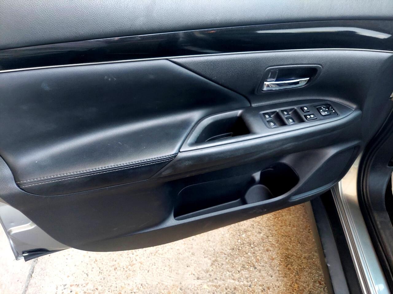 Mitsubishi Outlander SEL 2WD 2019