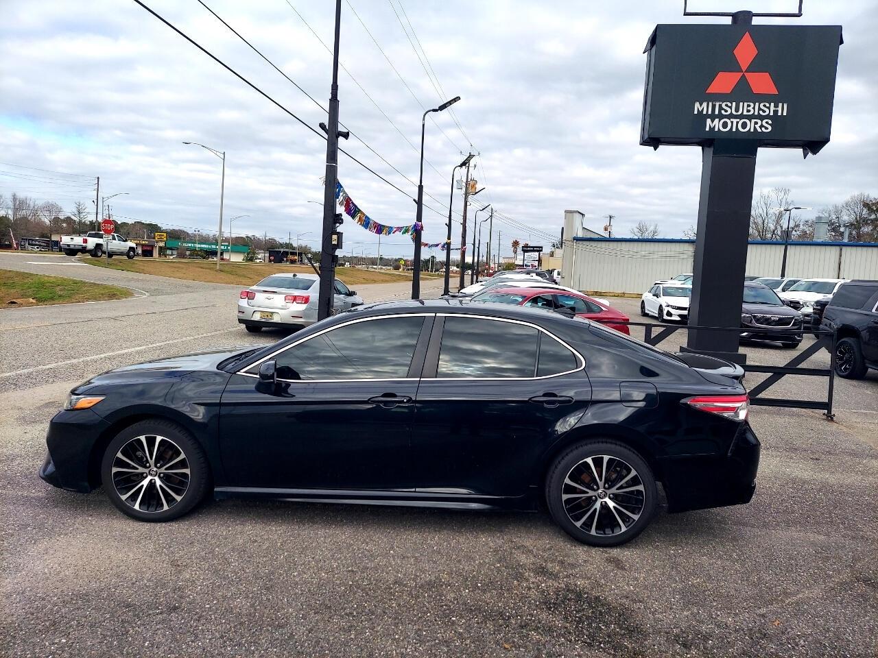 Toyota Camry SE 2020