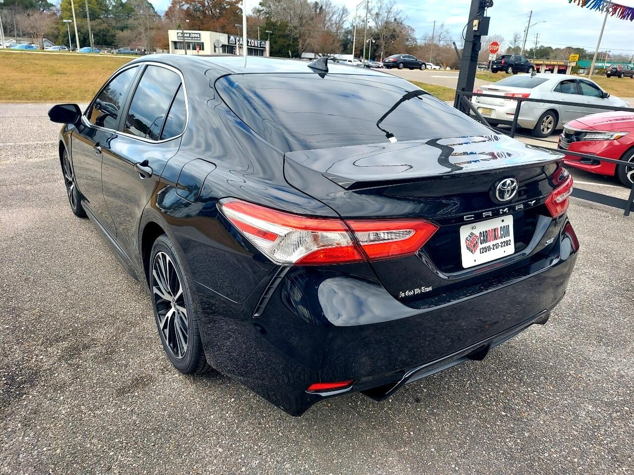 Toyota Camry SE 2020