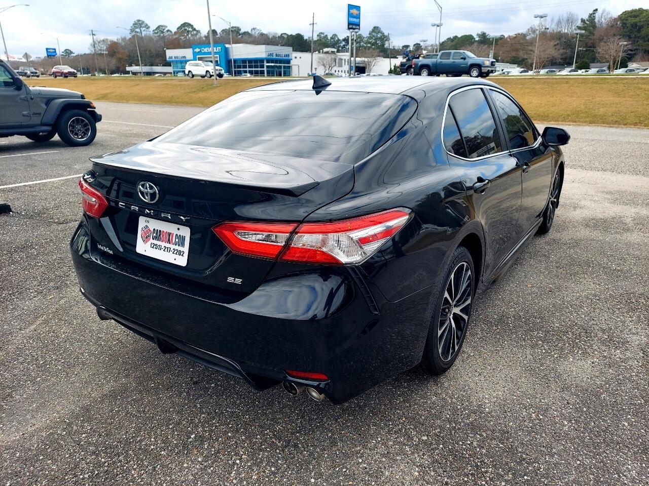 Toyota Camry SE 2020