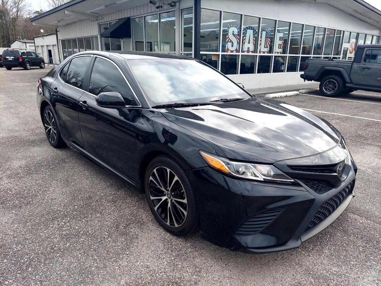 Toyota Camry SE 2020