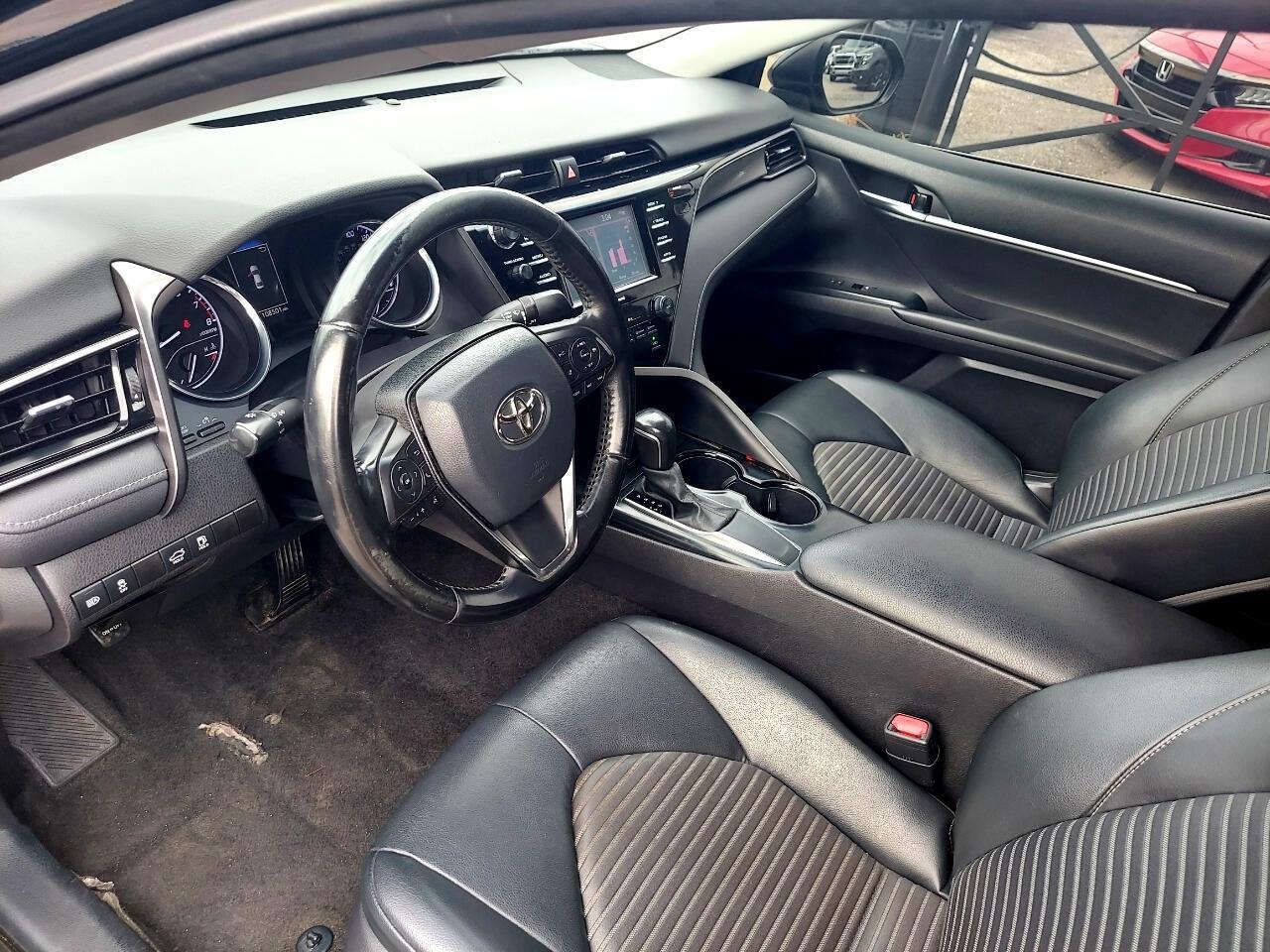Toyota Camry SE 2020