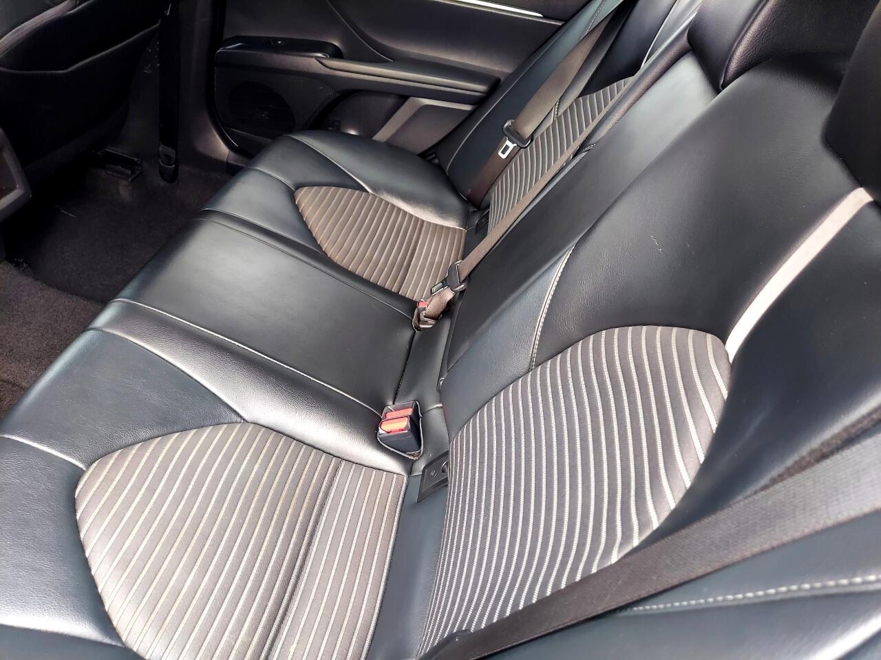 Toyota Camry SE 2020