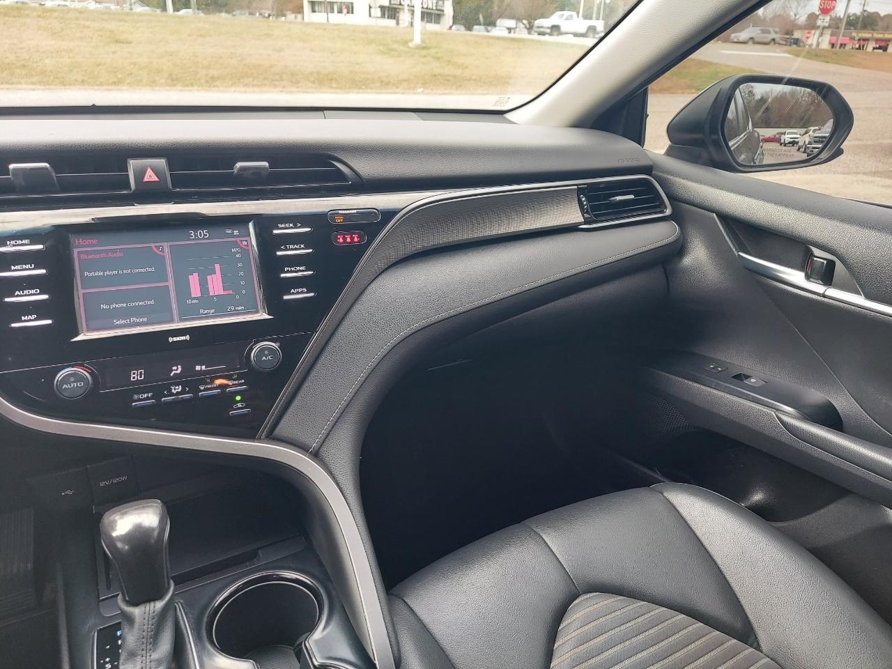 Toyota Camry SE 2020