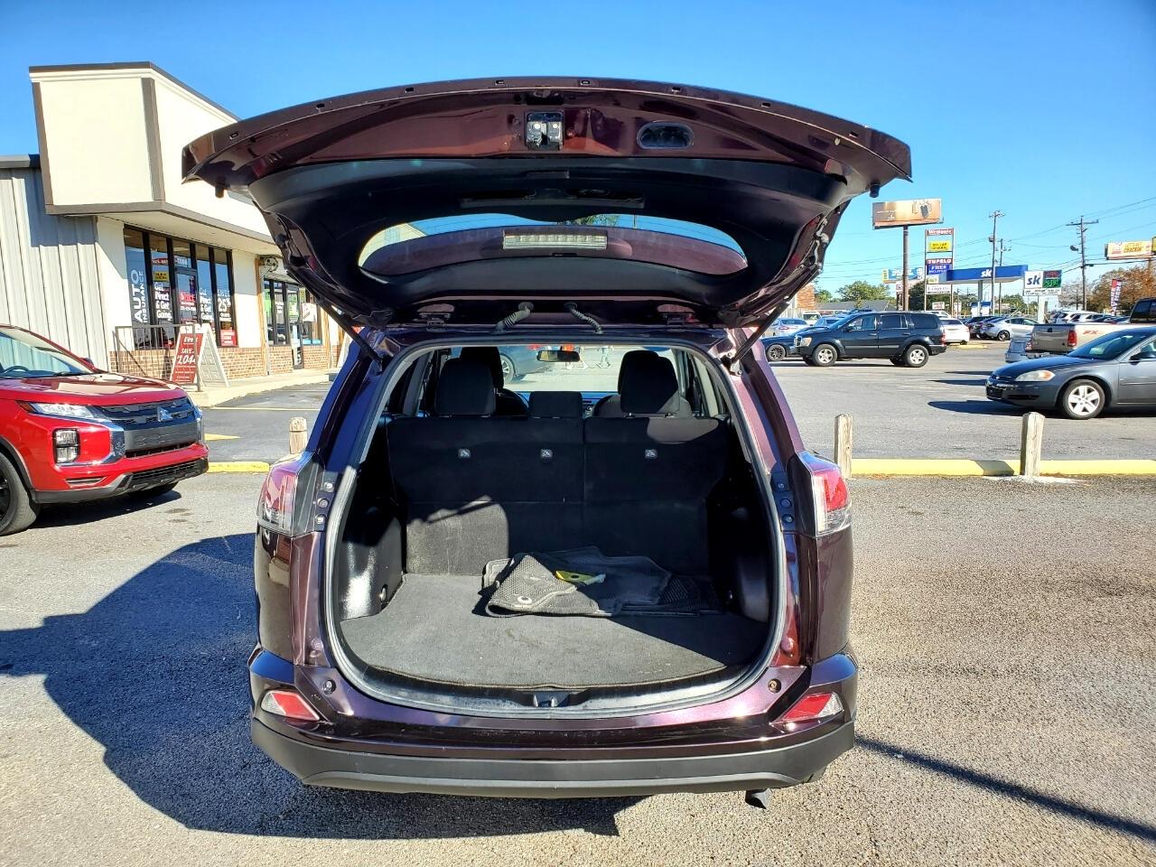 Toyota RAV4 LE FWD 2016