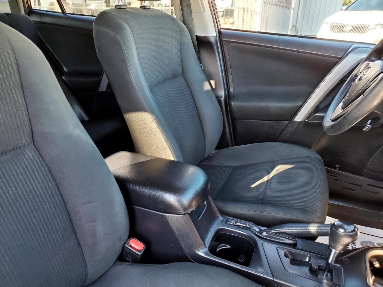 Toyota RAV4 LE FWD 2016