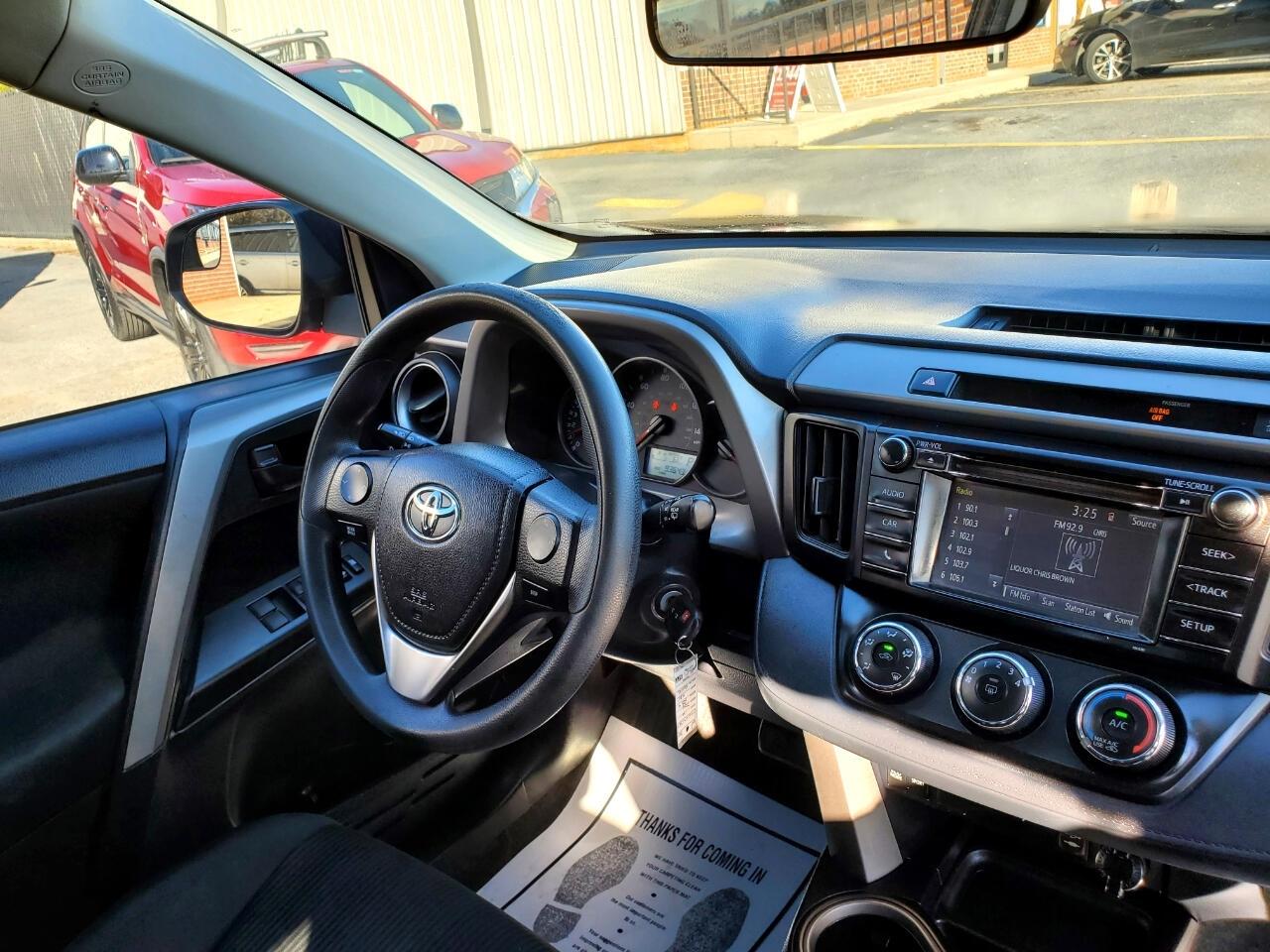 Toyota RAV4 LE FWD 2016