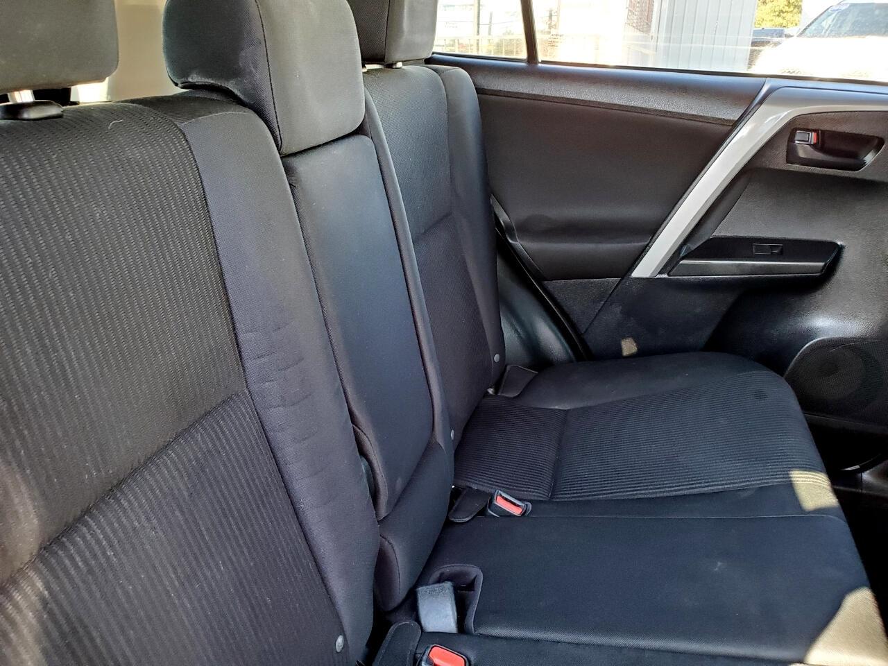 Toyota RAV4 LE FWD 2016