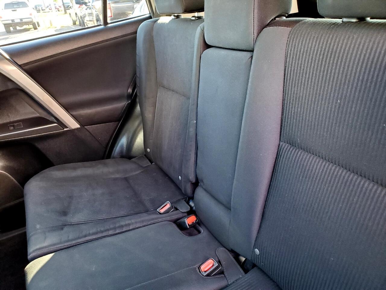 Toyota RAV4 LE FWD 2016