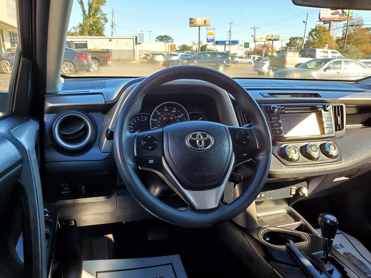 Toyota RAV4 LE FWD 2016