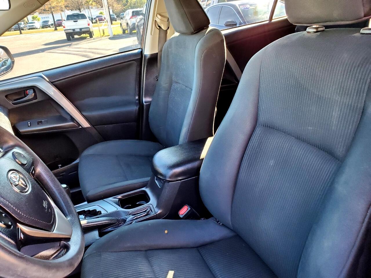 Toyota RAV4 LE FWD 2016