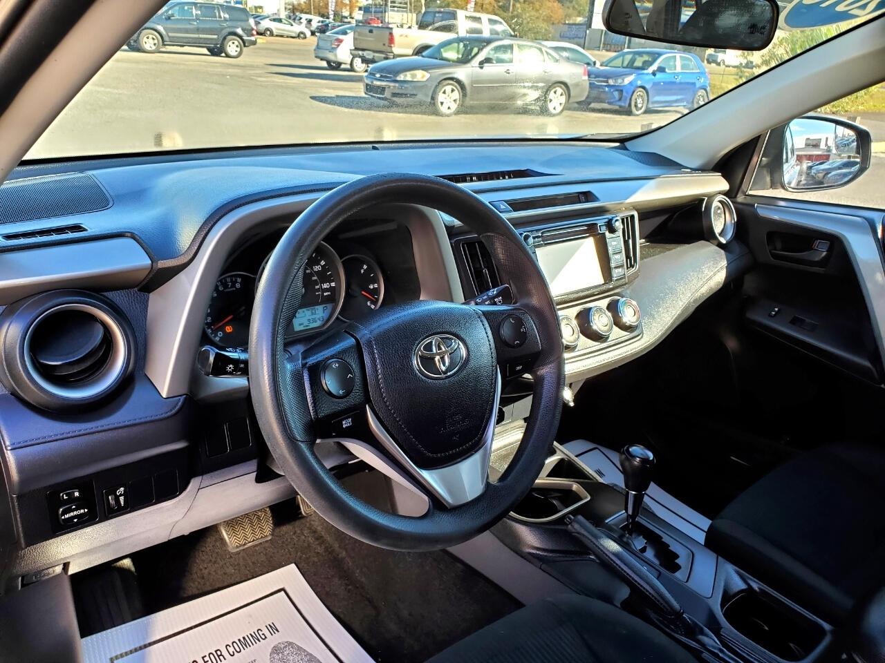 Toyota RAV4 LE FWD 2016
