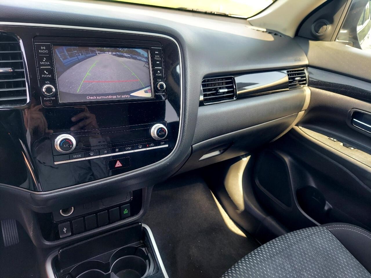Mitsubishi Outlander ES 2WD 2020