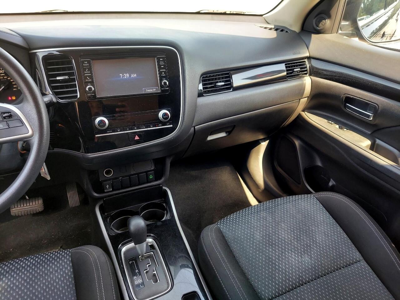 Mitsubishi Outlander ES 2WD 2020