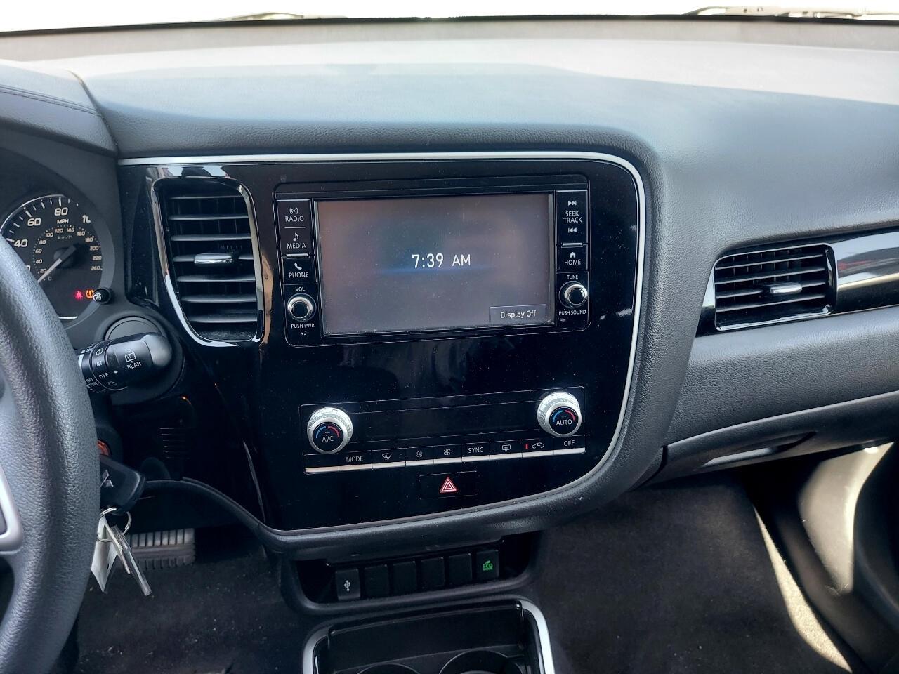 Mitsubishi Outlander ES 2WD 2020