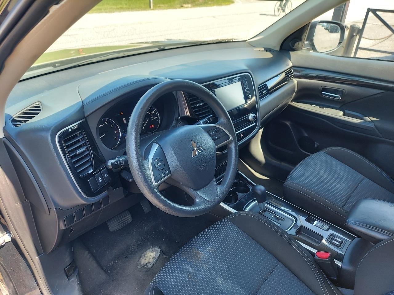 Mitsubishi Outlander ES 2WD 2020