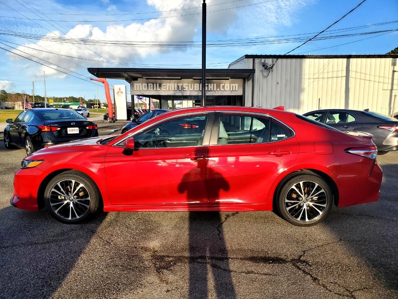 Toyota Camry SE 2020