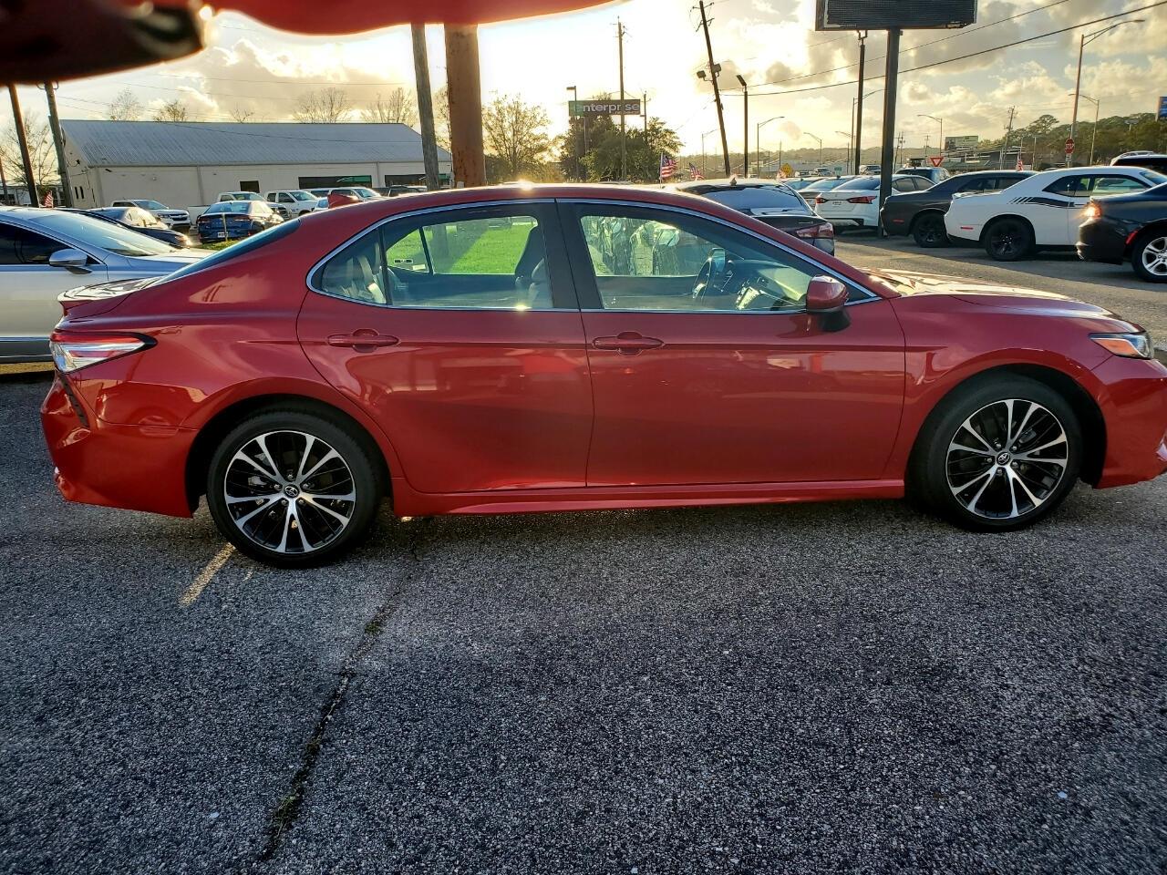 Toyota Camry SE 2020