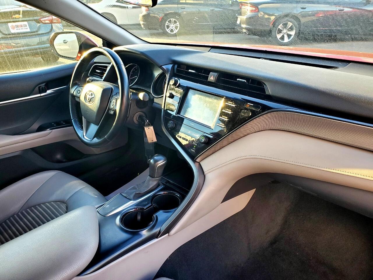 Toyota Camry SE 2020