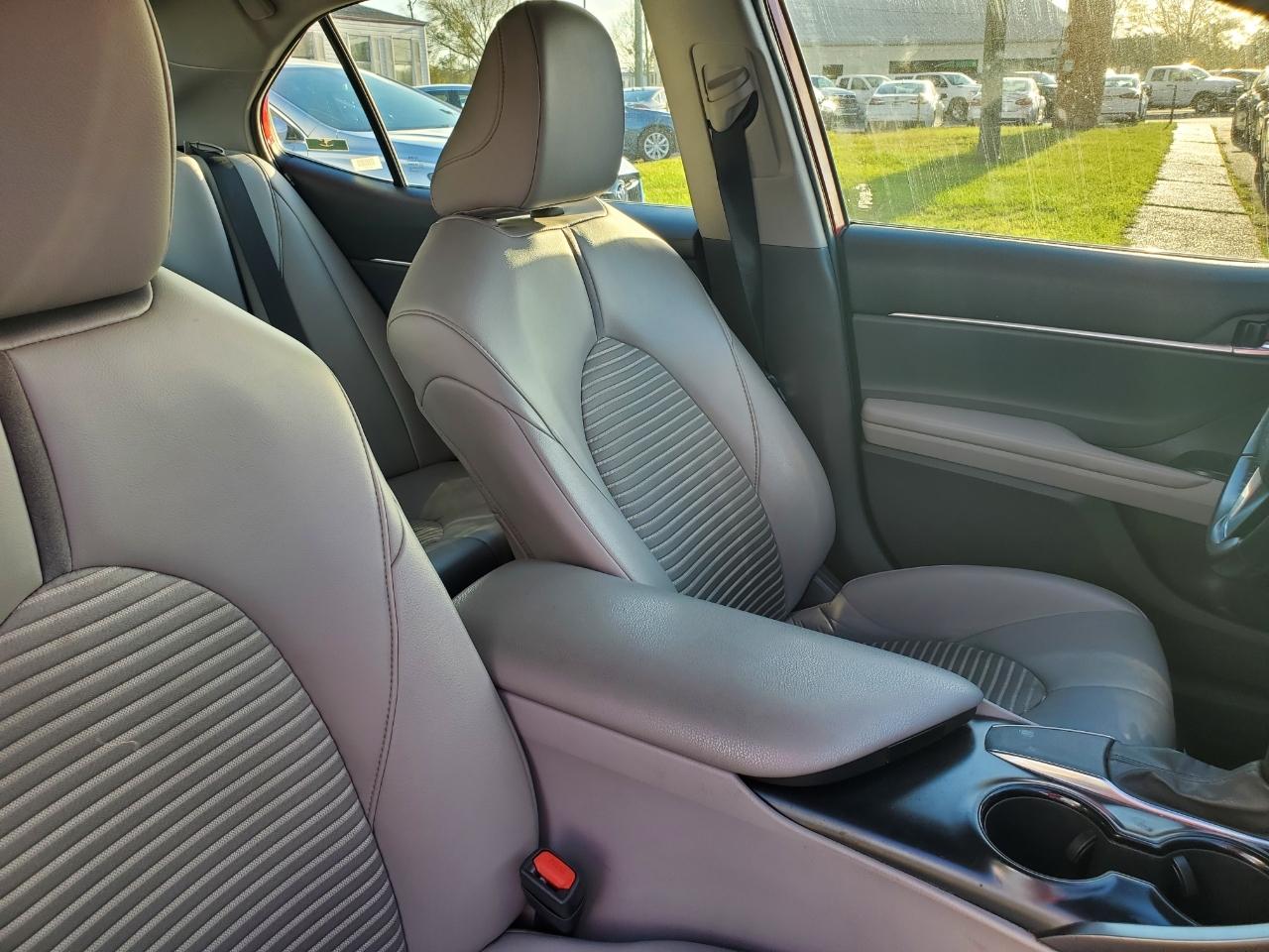 Toyota Camry SE 2020