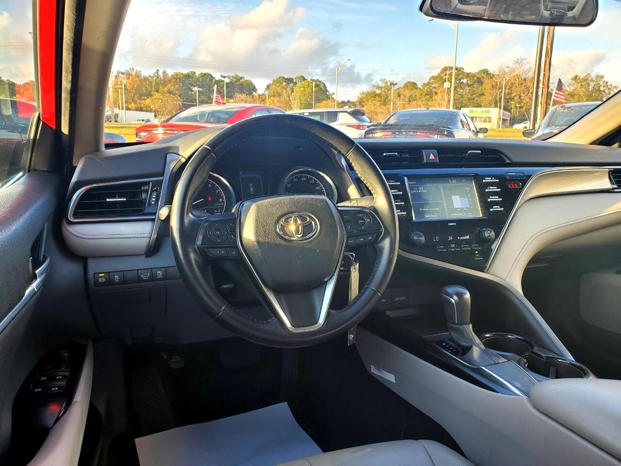 Toyota Camry SE 2020