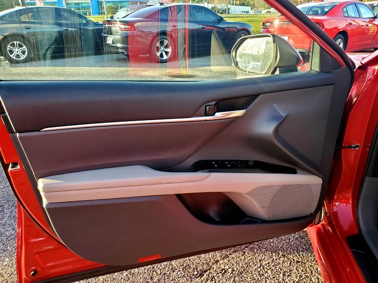 Toyota Camry SE 2020