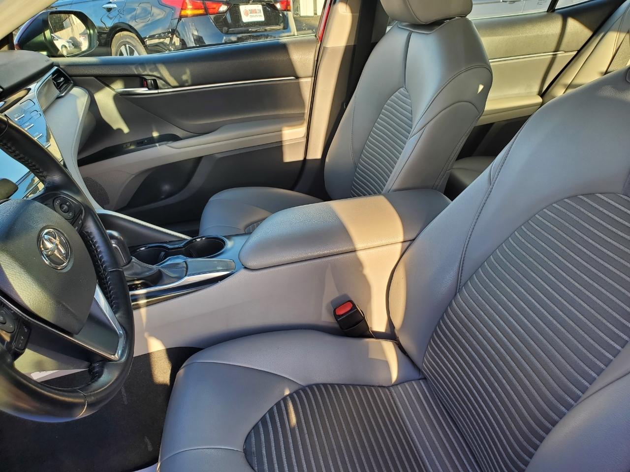 Toyota Camry SE 2020