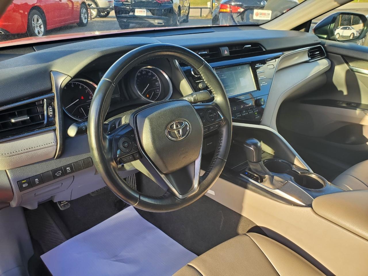 Toyota Camry SE 2020