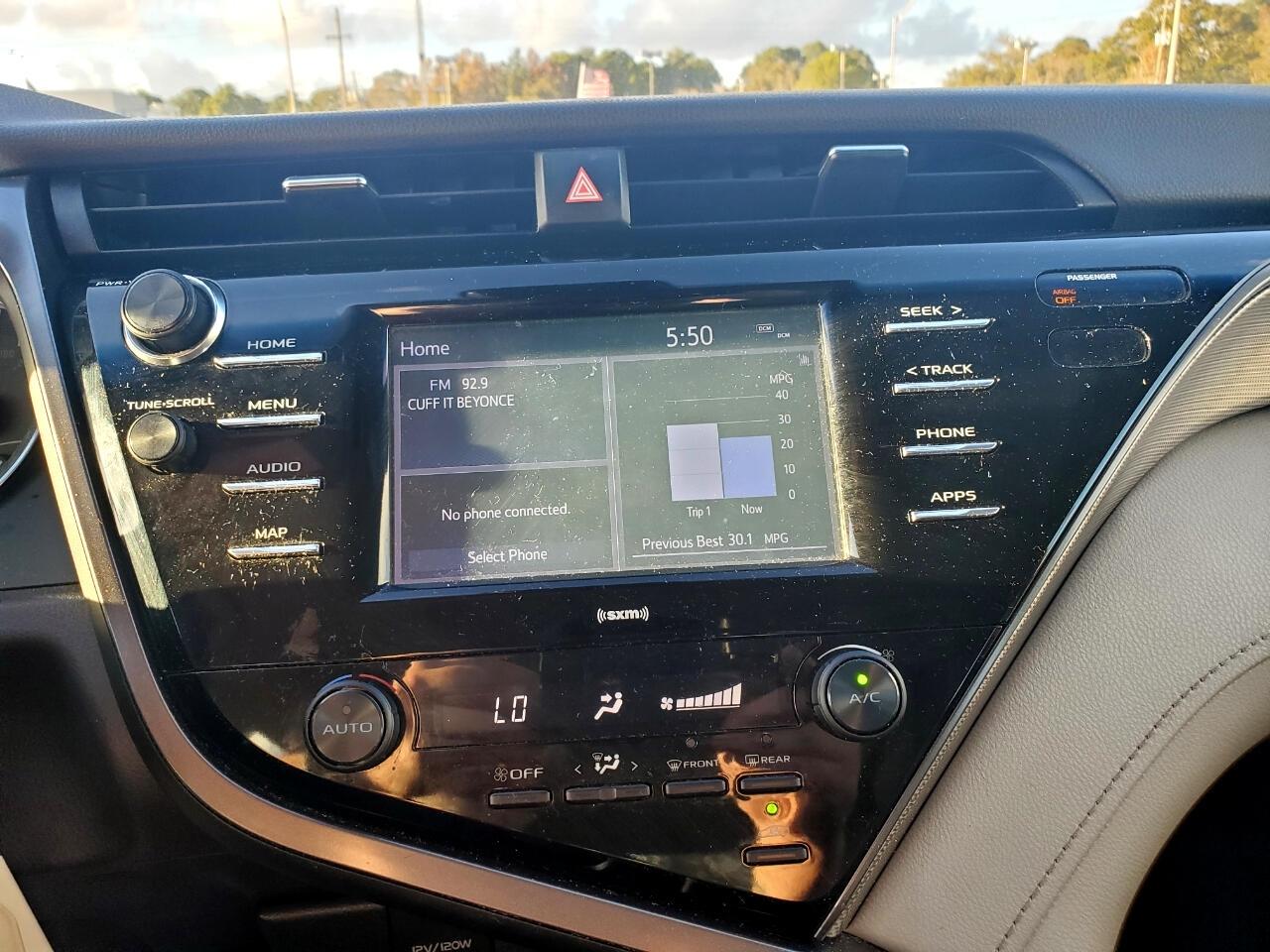 Toyota Camry SE 2020