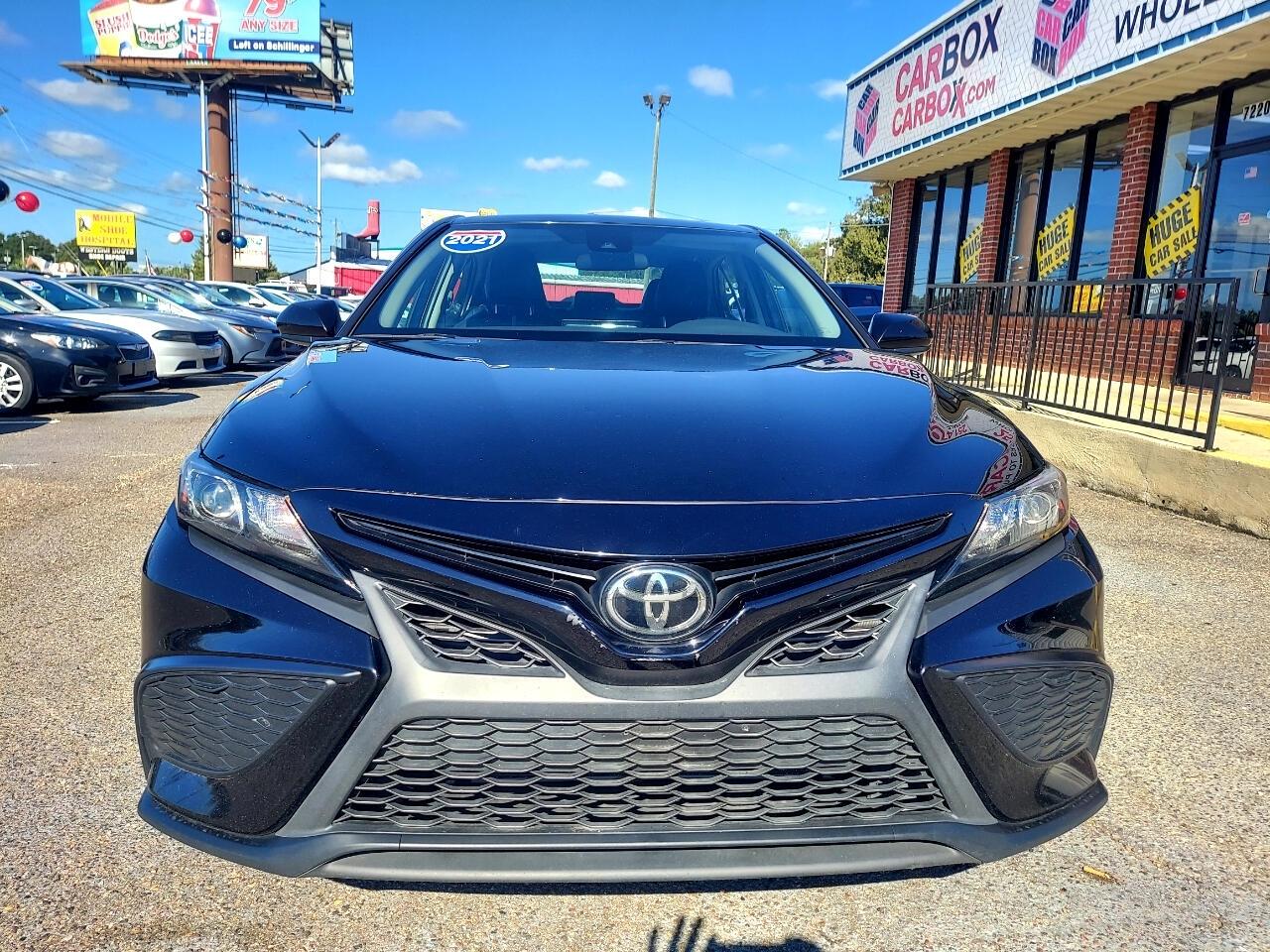 Toyota Camry SE 2021