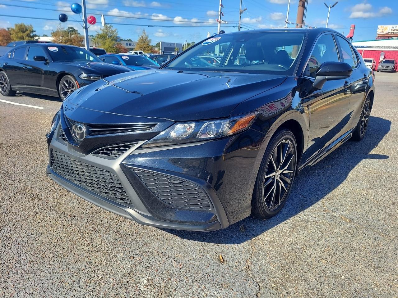 Toyota Camry SE 2021