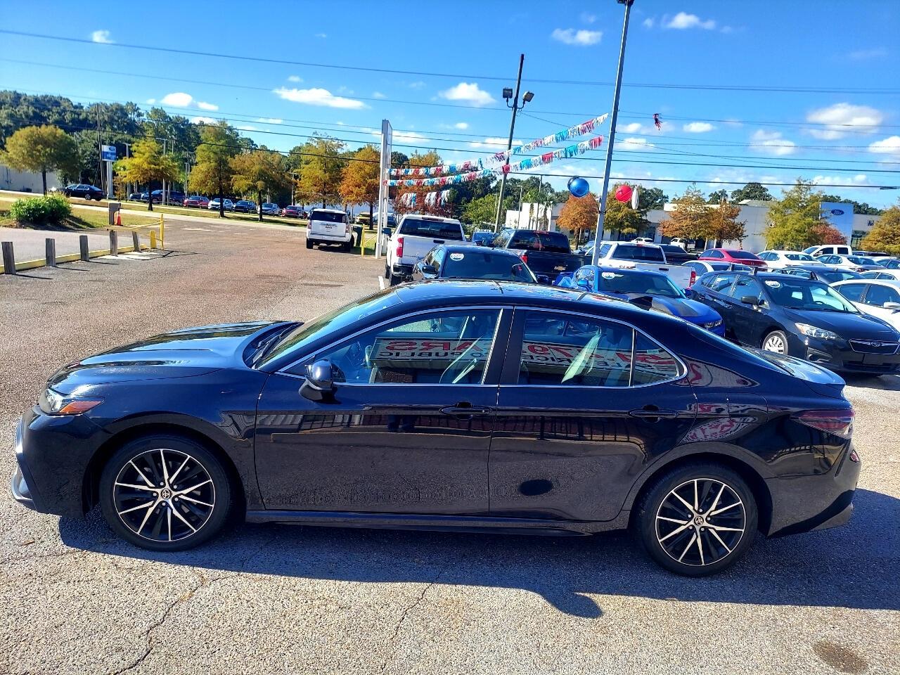 Toyota Camry SE 2021