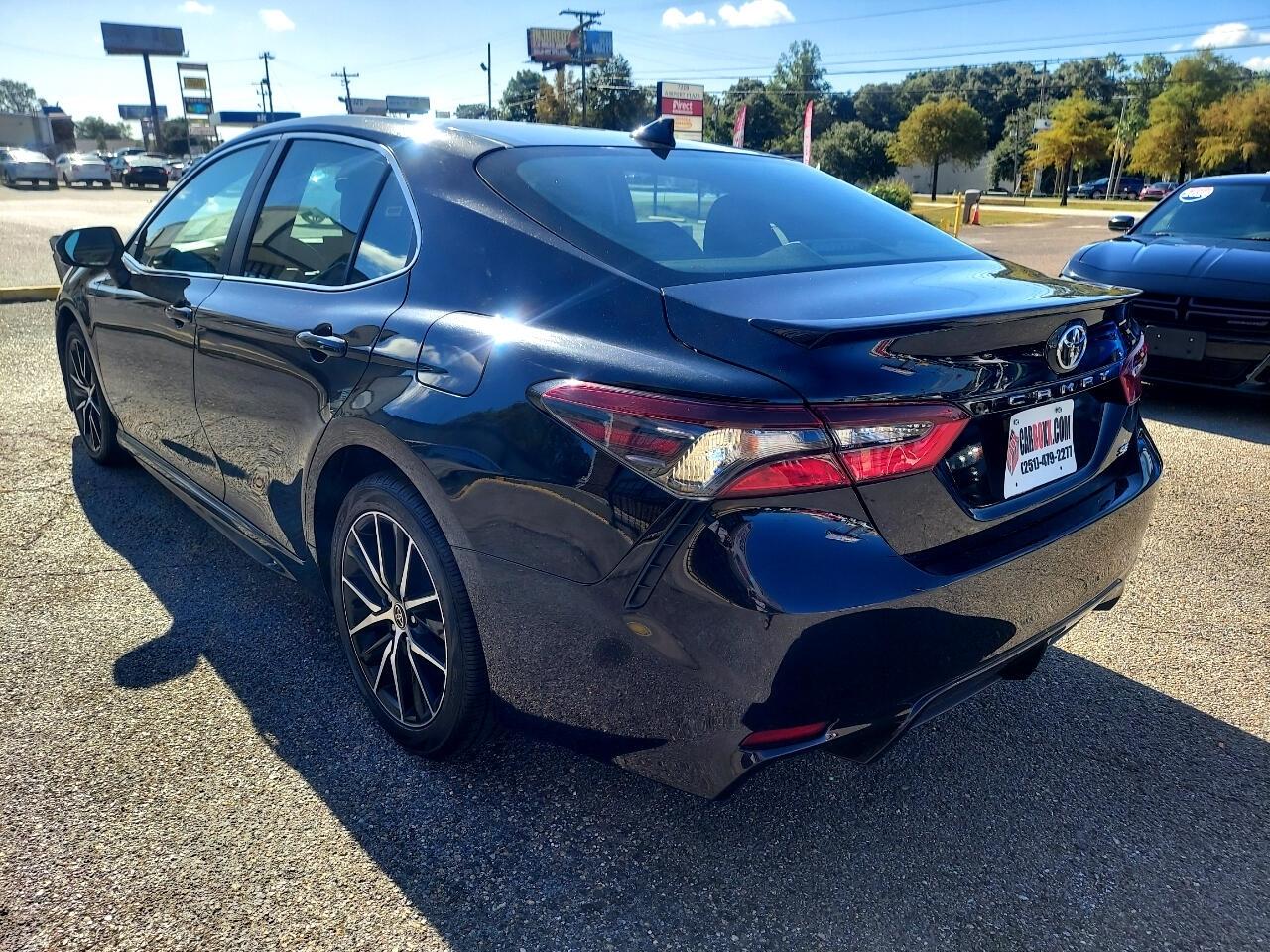Toyota Camry SE 2021