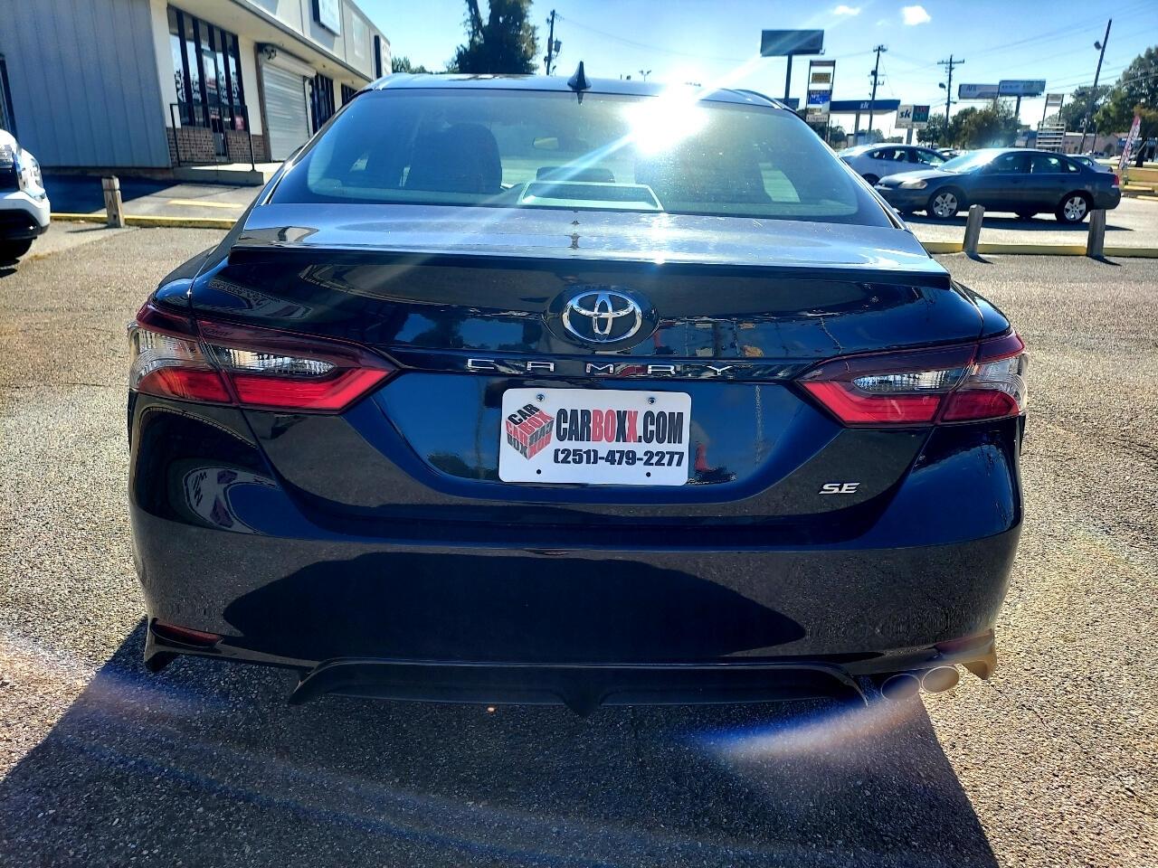 Toyota Camry SE 2021