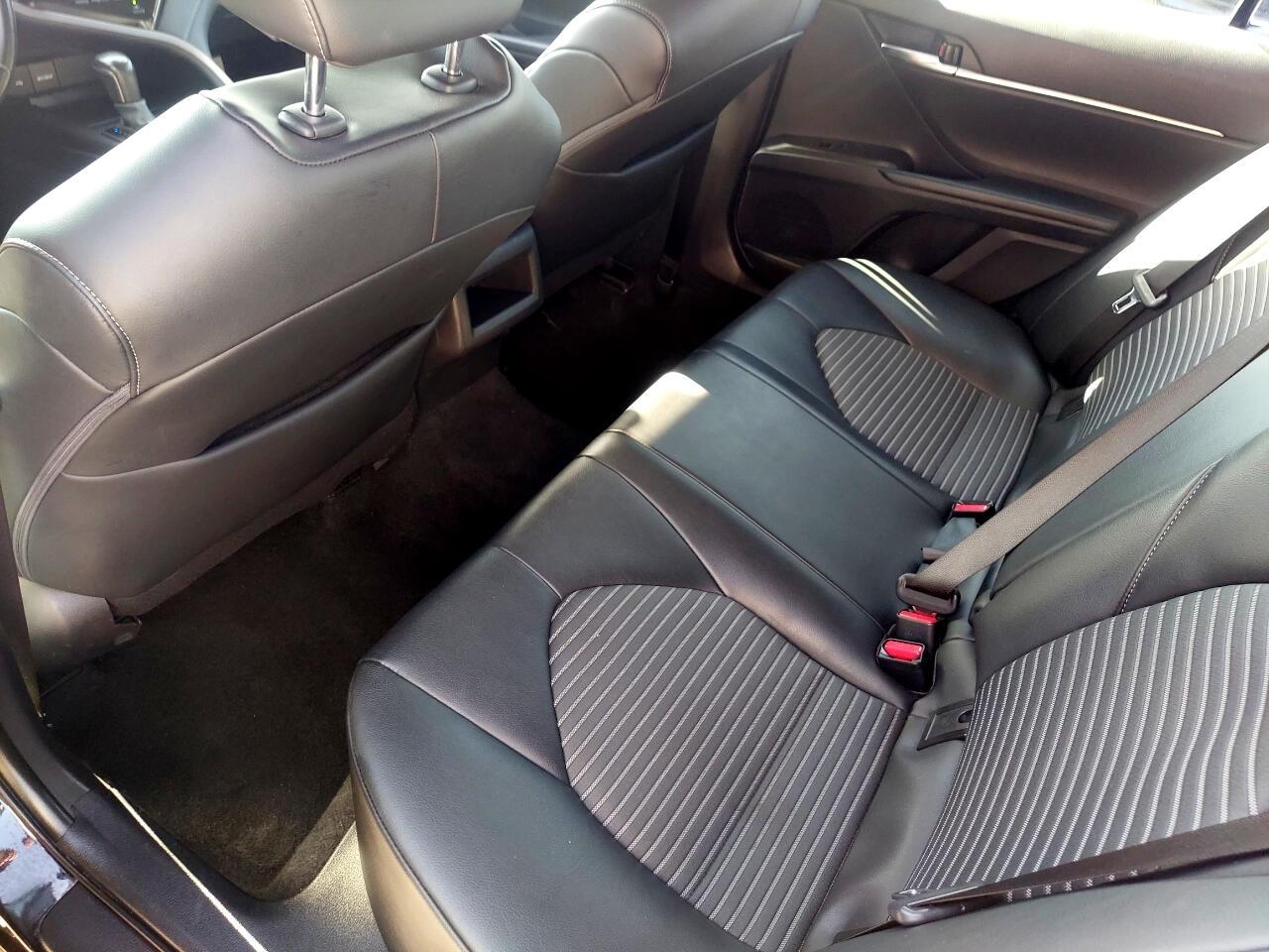 Toyota Camry SE 2021