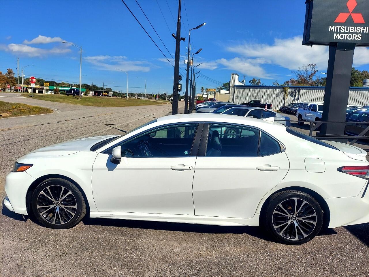 Toyota Camry SE 2020