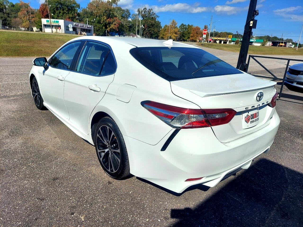 Toyota Camry SE 2020