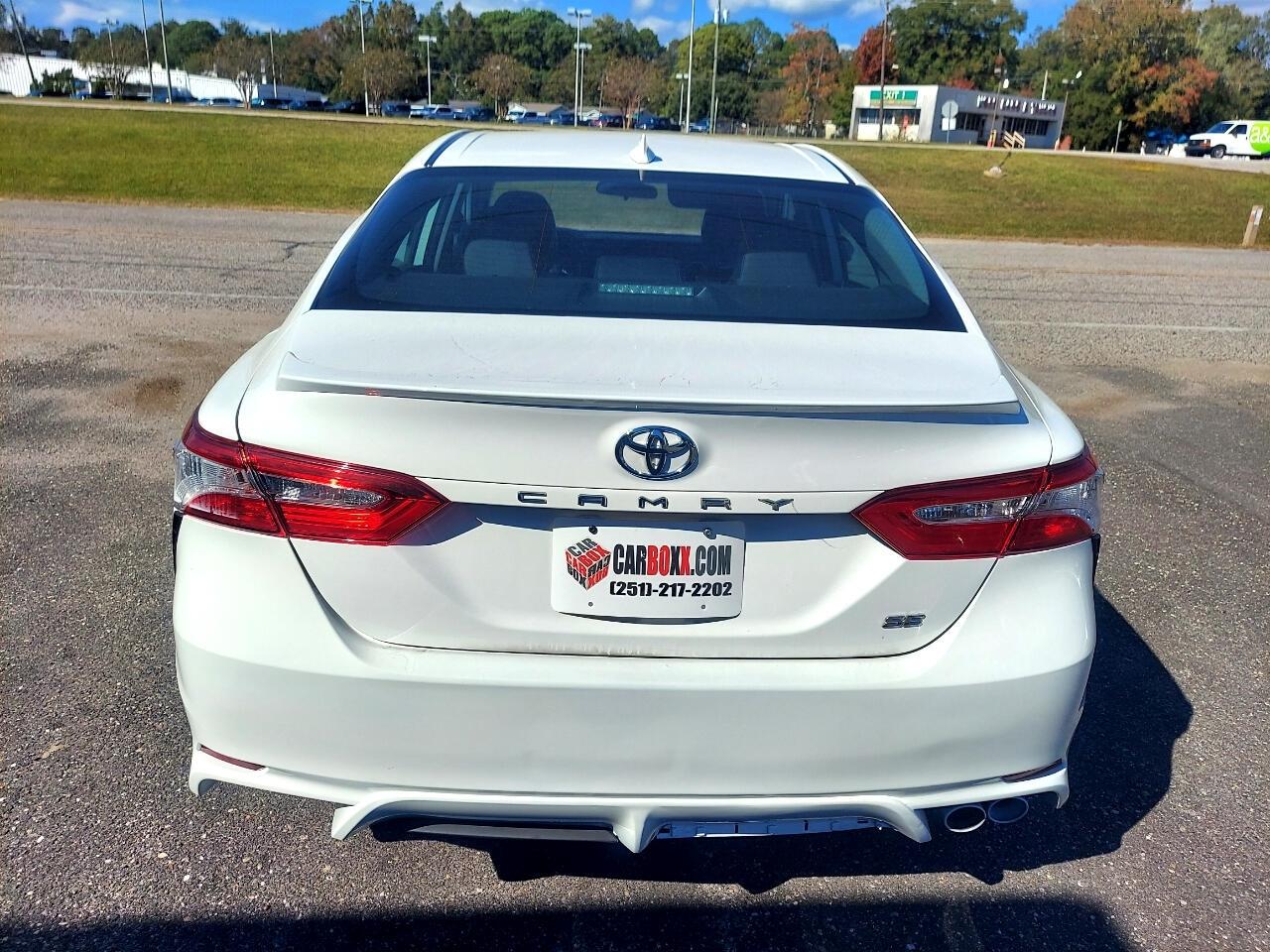 Toyota Camry SE 2020
