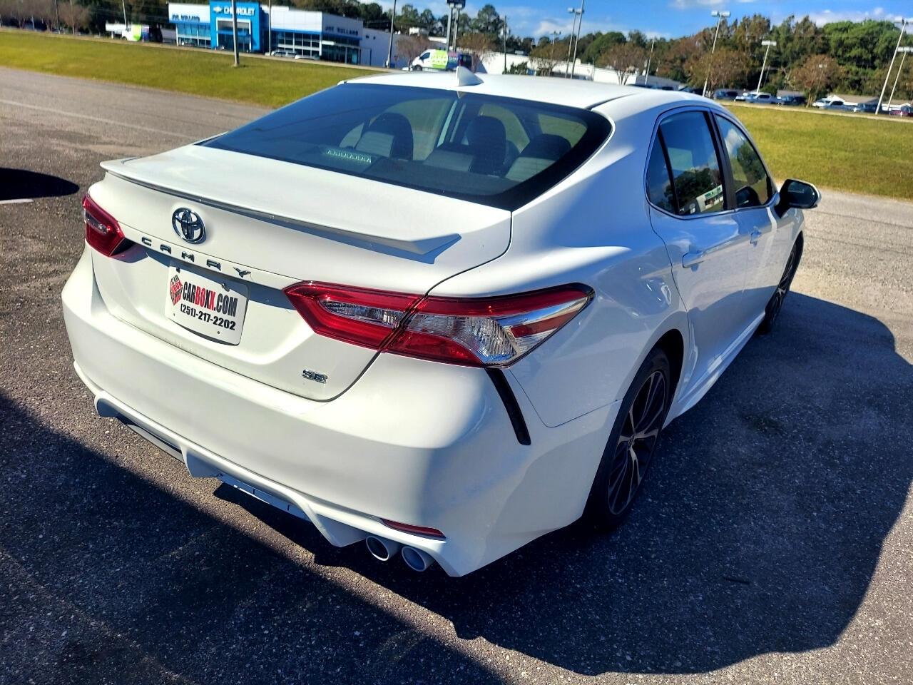 Toyota Camry SE 2020