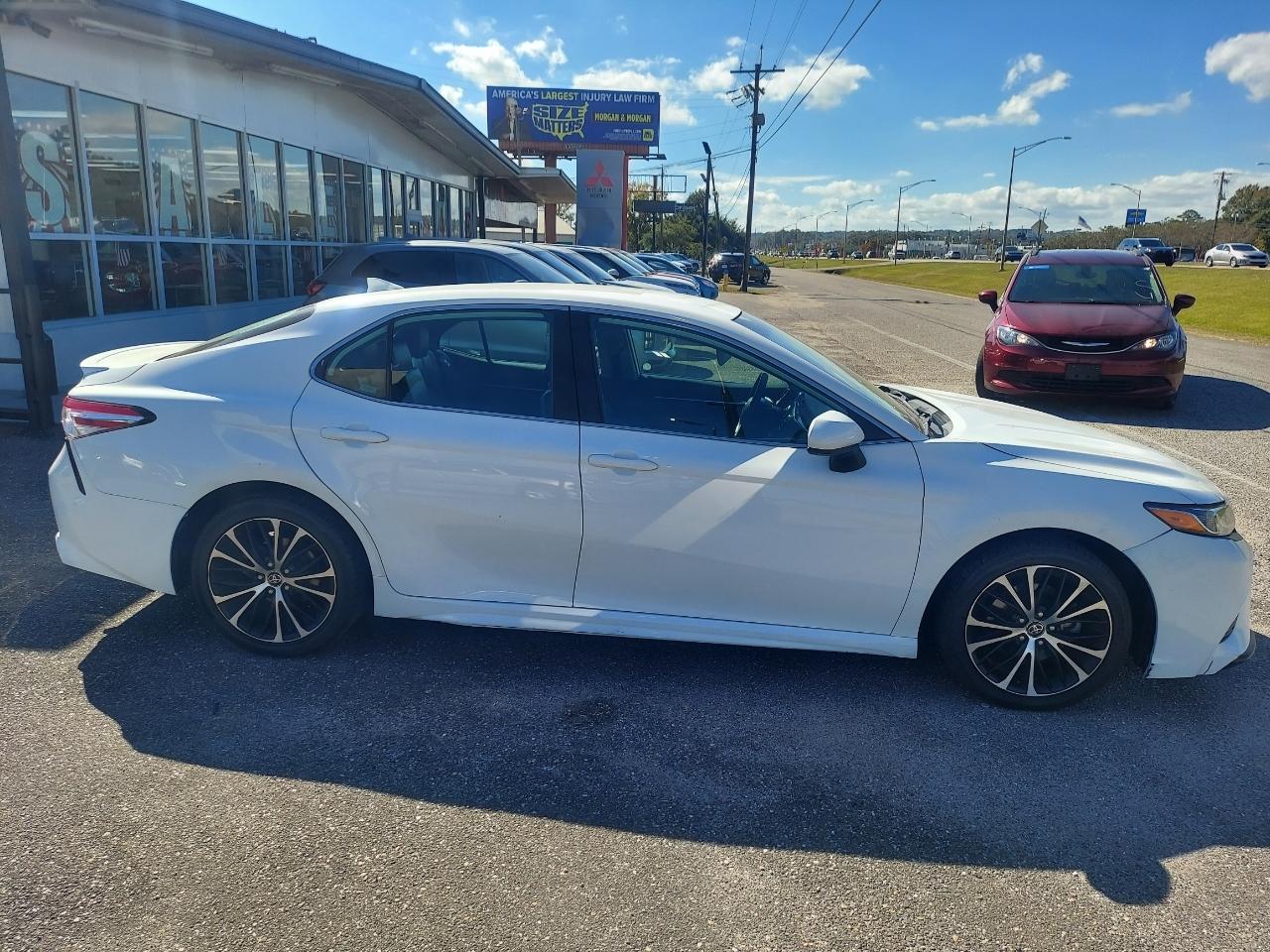 Toyota Camry SE 2020