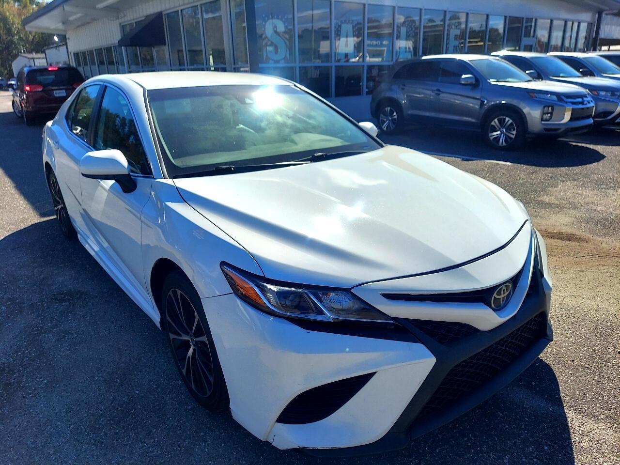 Toyota Camry SE 2020