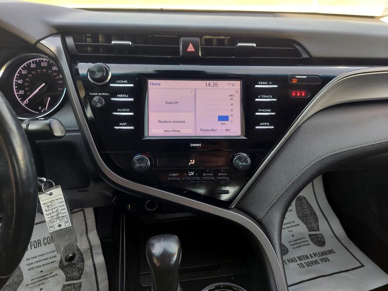 Toyota Camry SE 2020