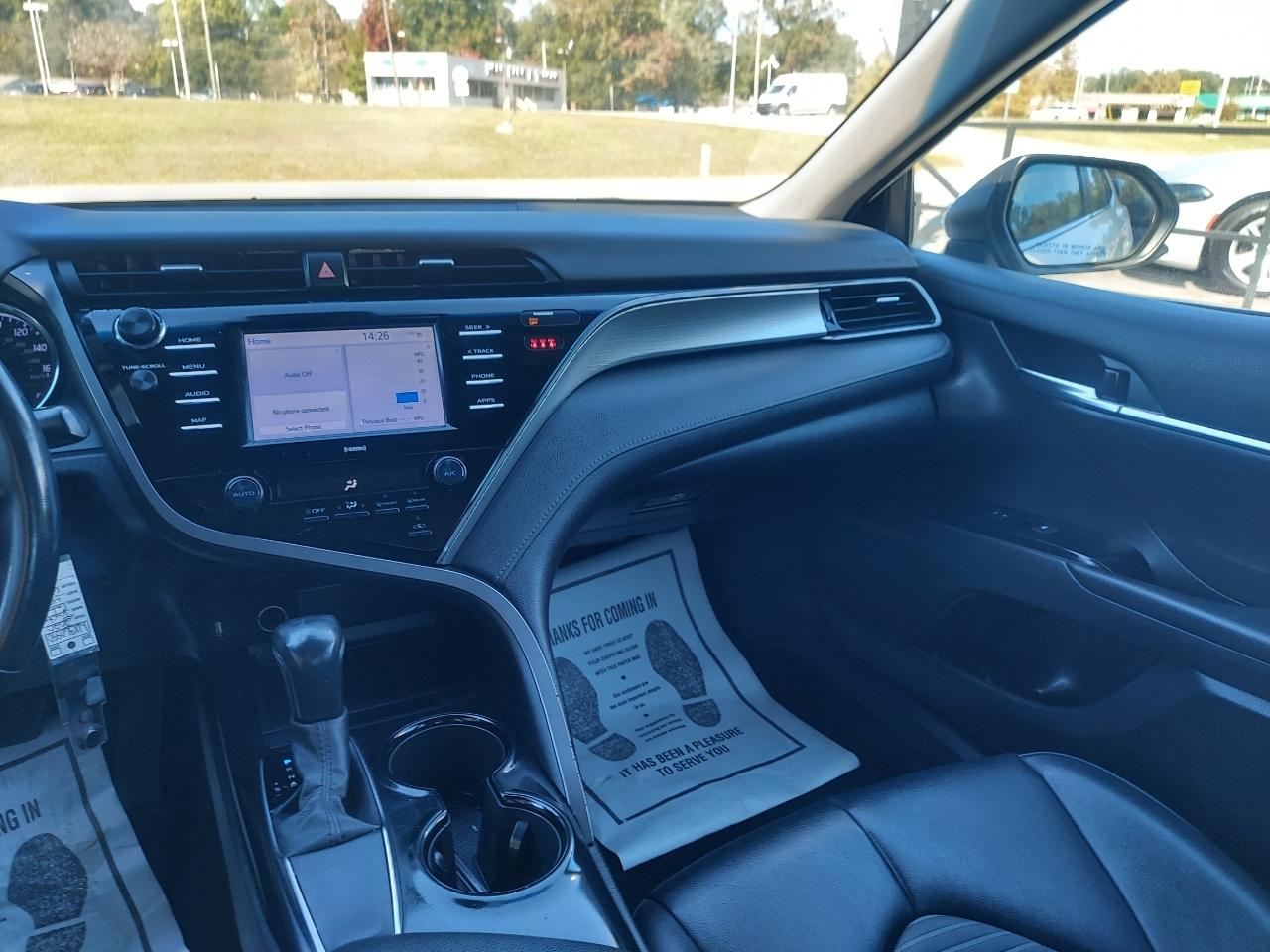 Toyota Camry SE 2020