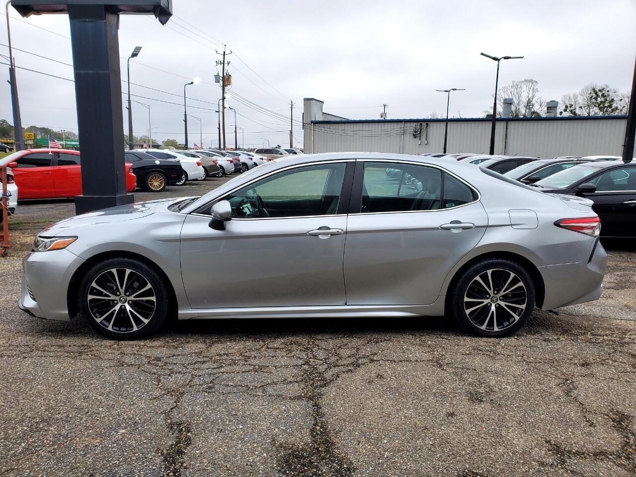 Toyota Camry SE 2019