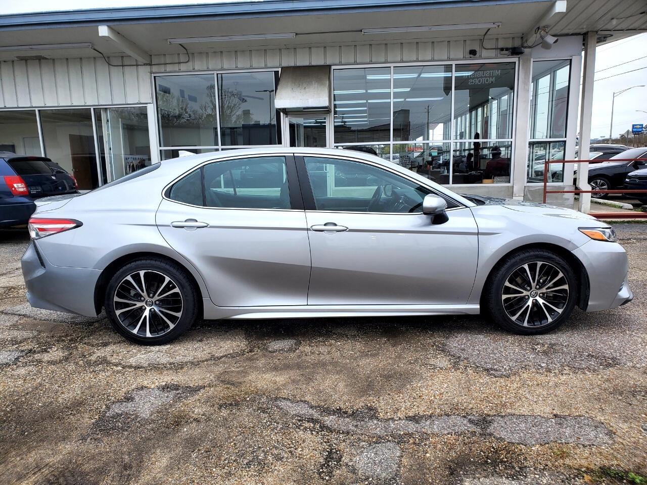 Toyota Camry SE 2019