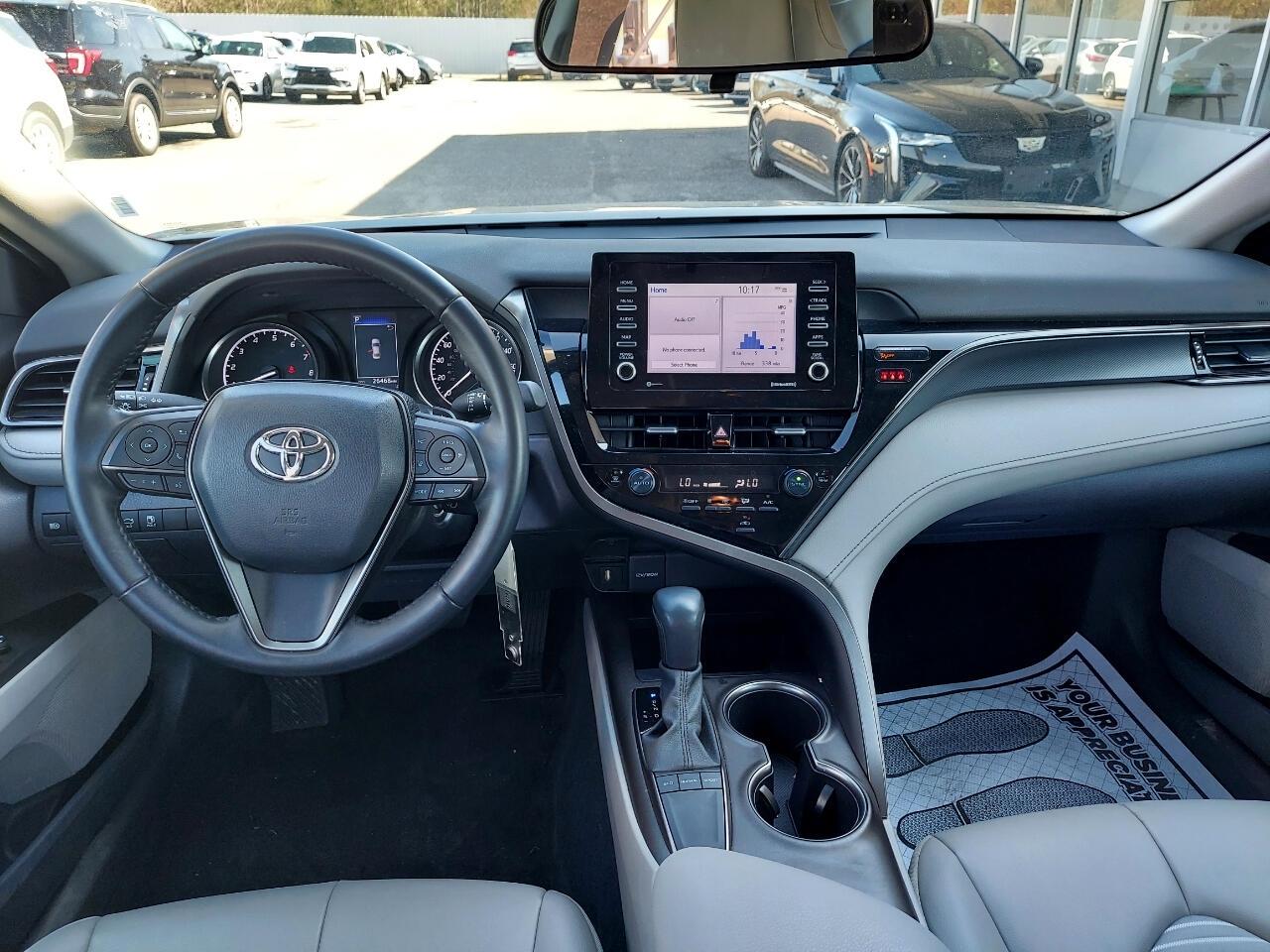 Toyota Camry SE 2022