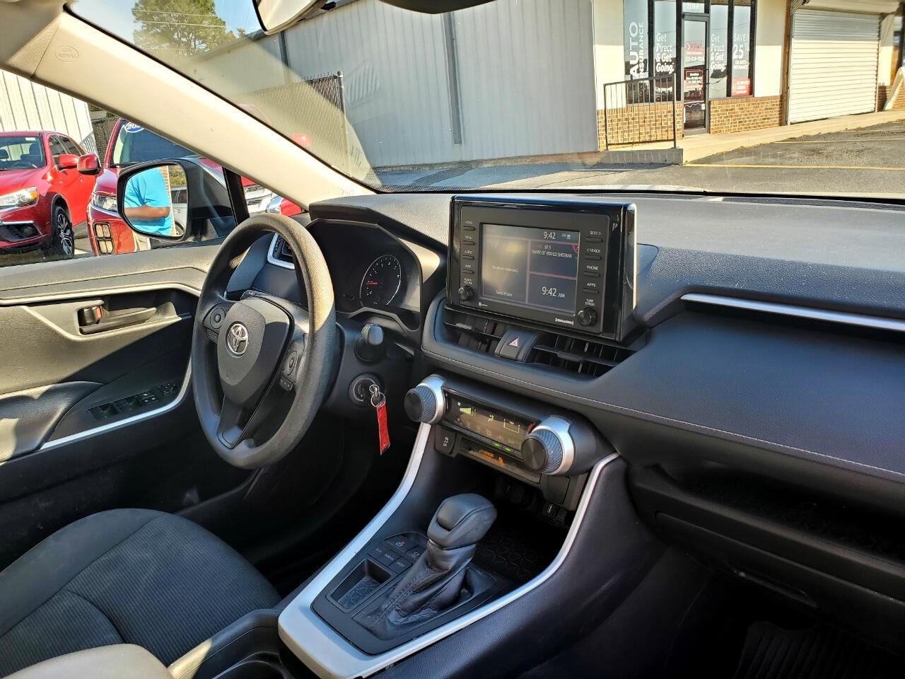 Toyota RAV4 LE 2020