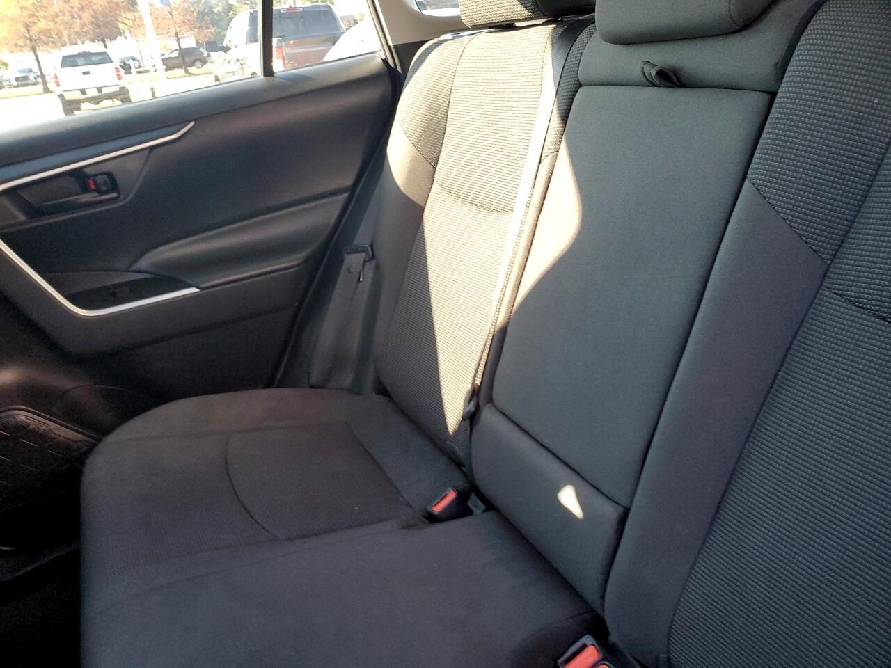 Toyota RAV4 LE 2020