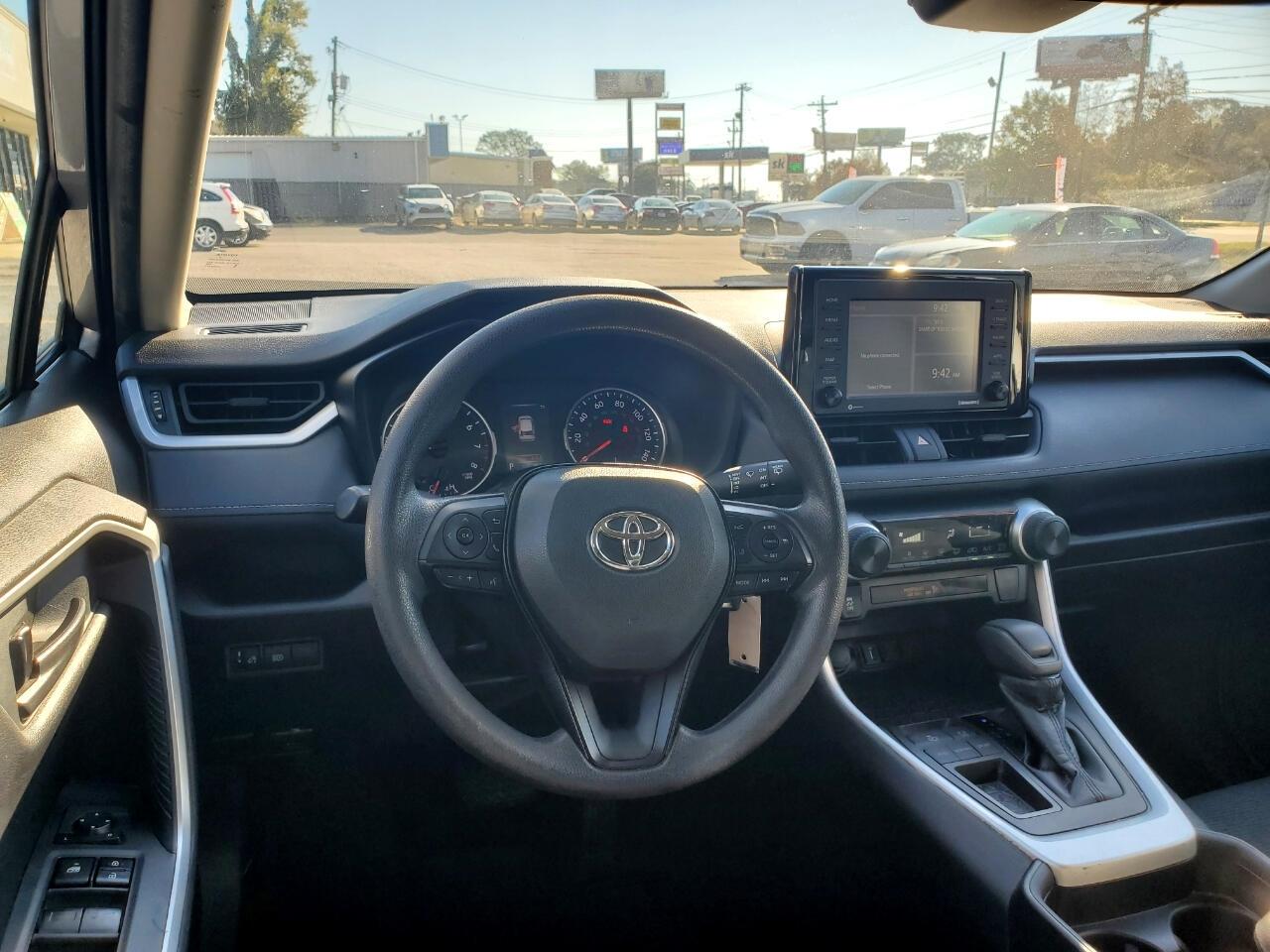 Toyota RAV4 LE 2020